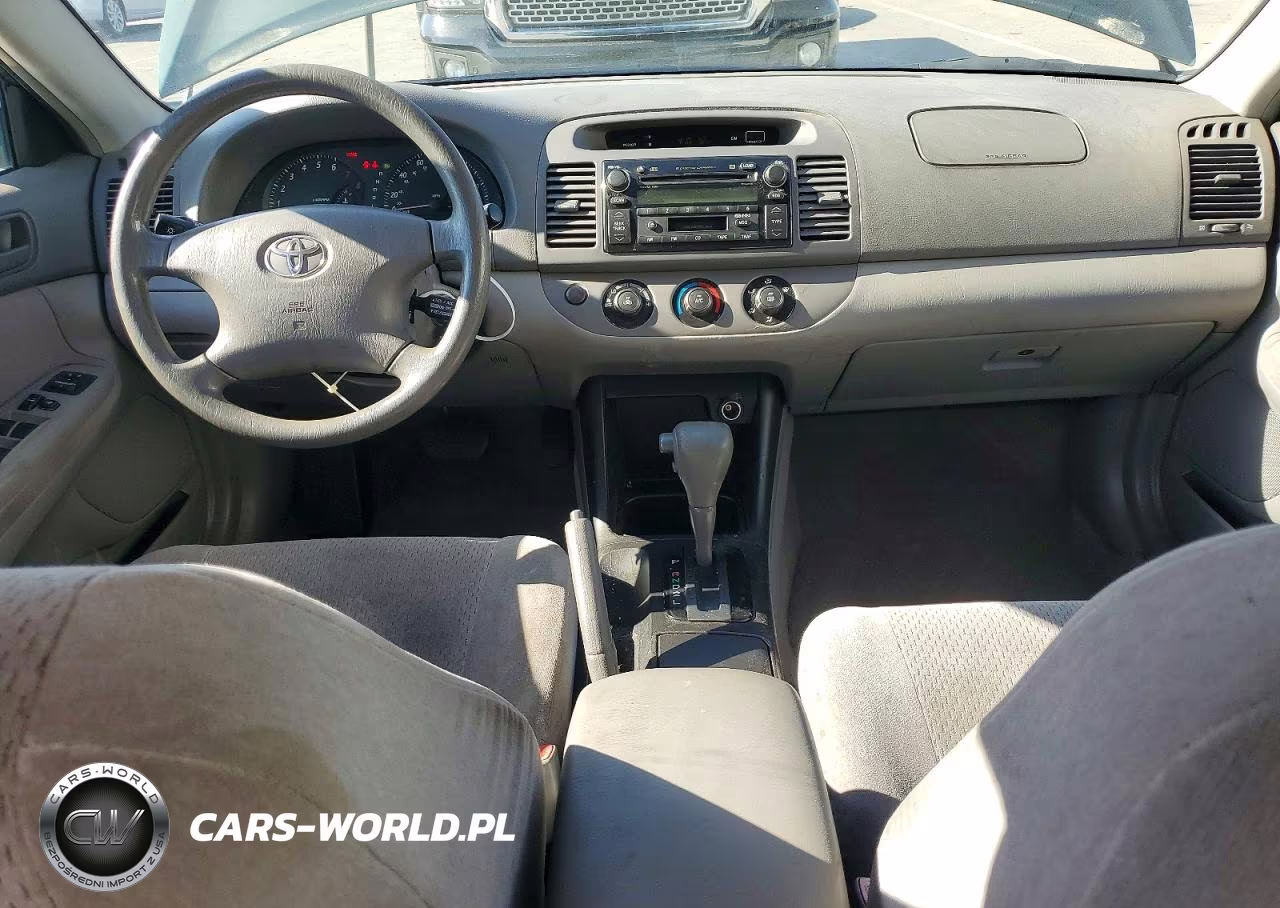 2004 Toyota Camry Le VIN:JTDBE32K940255374 - 8