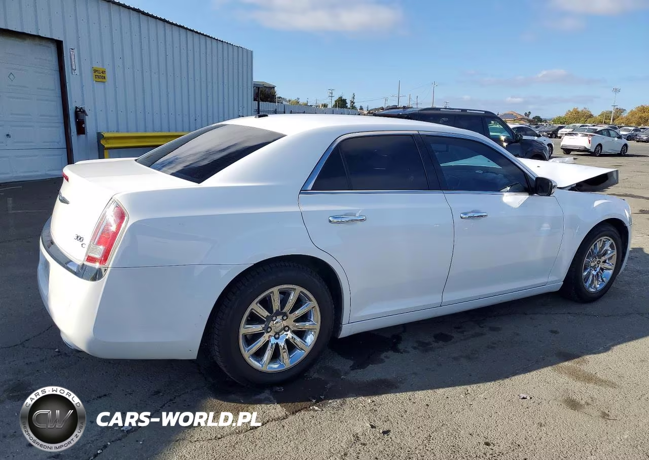 2013 Chrysler 300C VIN:2C3CCAEG4DH606598 - 3