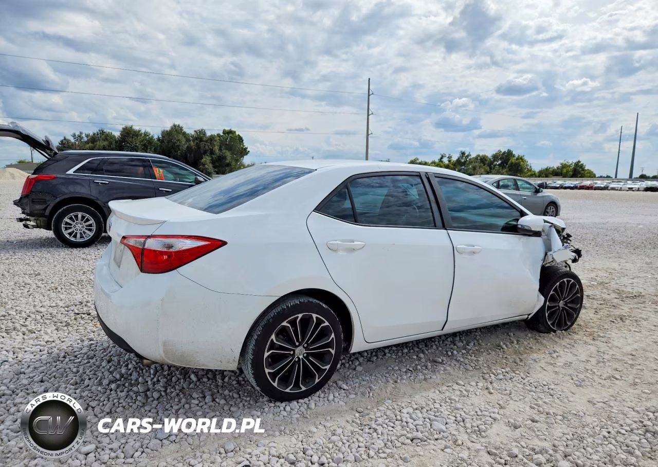 2015 Toyota Corolla S Plus VIN:5YFBURHE7FP212202 - 3