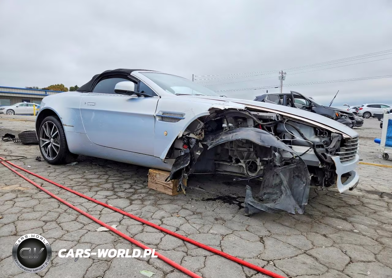 2010 Aston Martin V8 Vantage VIN:SCFEFBBC5AGD14246 - 4
