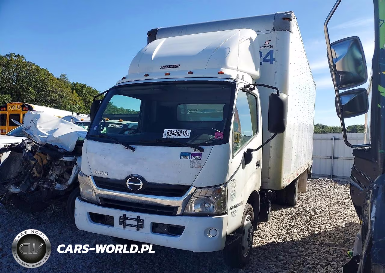 2018 Hino 195 Box Truck