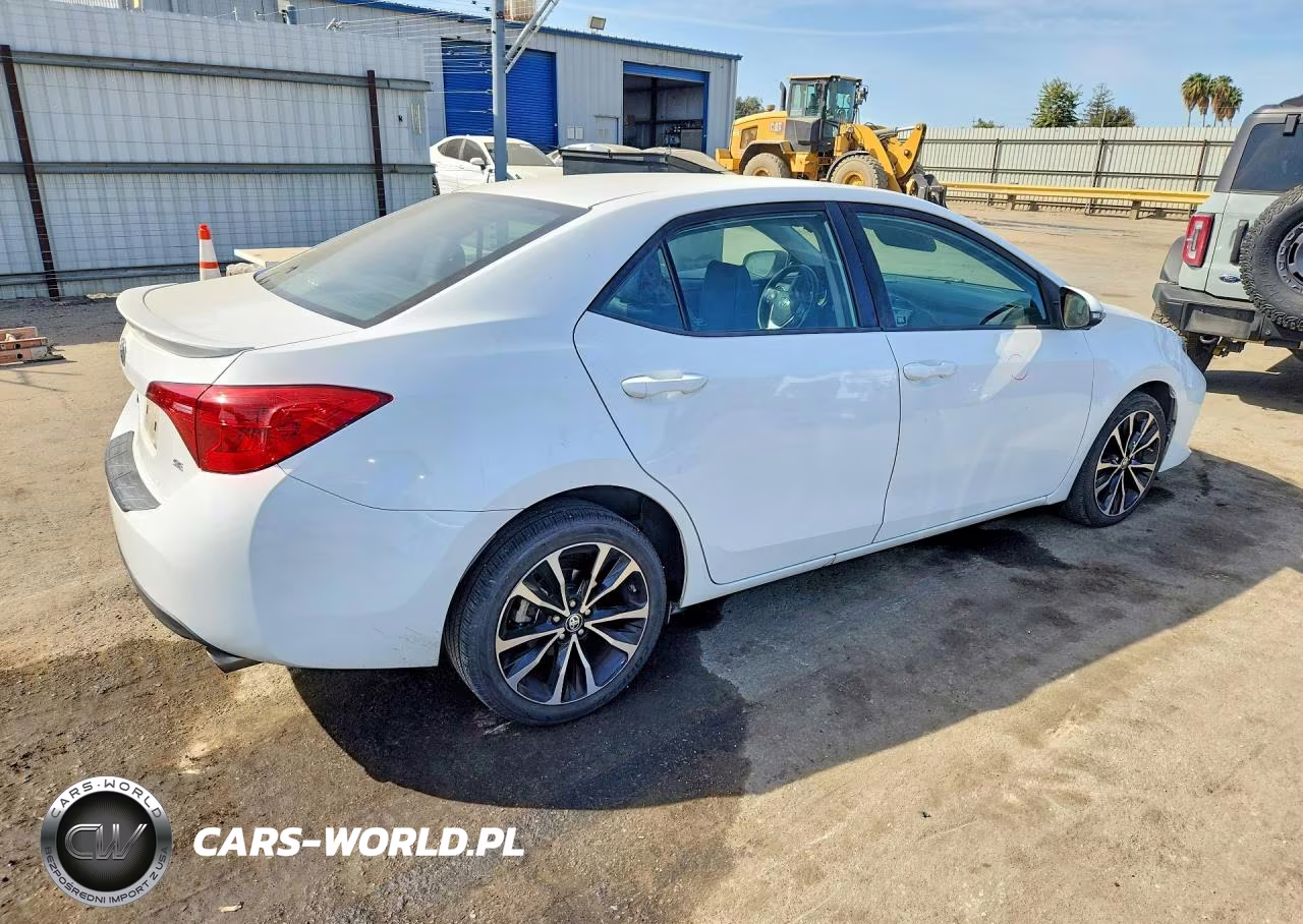 2017 Toyota Corolla Se VIN:5YFBURHEXHP696417 - 3