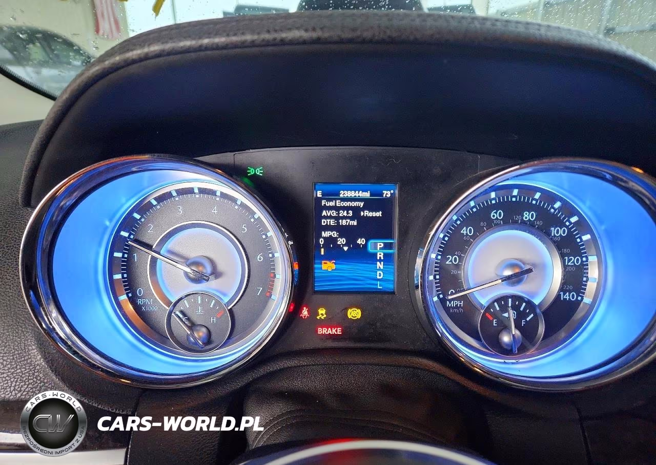 2014 Chrysler 300 VIN:2C3CCAAG5EH372964 - 9