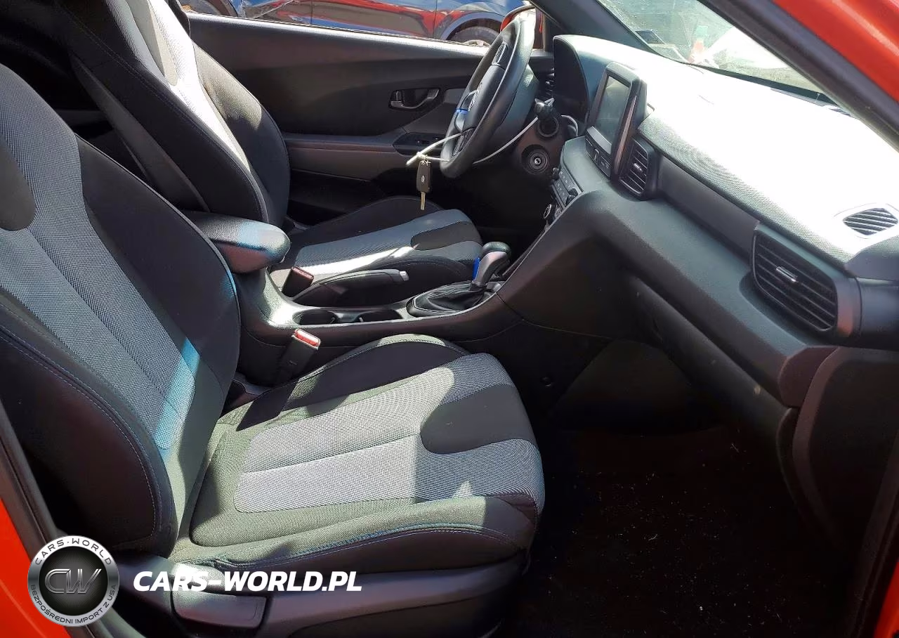 2020 Hyundai Veloster 2.0L VIN:KMHTG6AF6LU026545 - 7