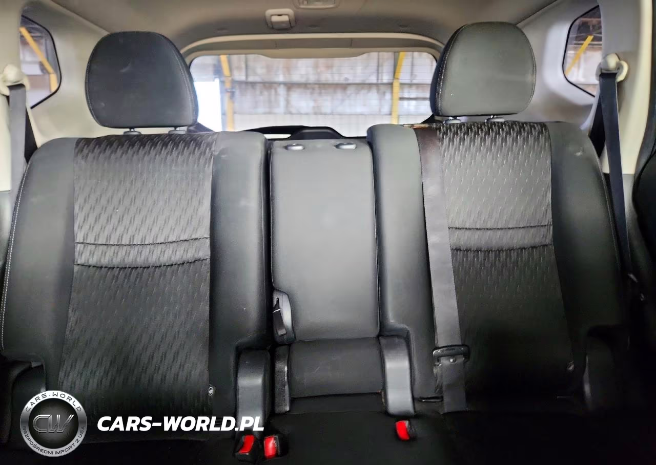 2019 Nissan Rogue S VIN:KNMAT2MTXKP540817 - 10