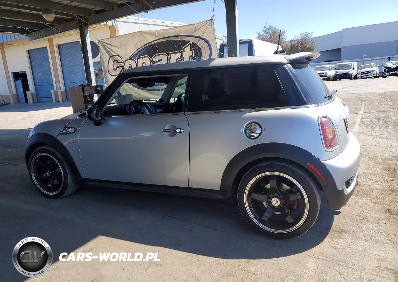 2008 Mini Cooper S VIN:WMWMF73518TV36852 - 2