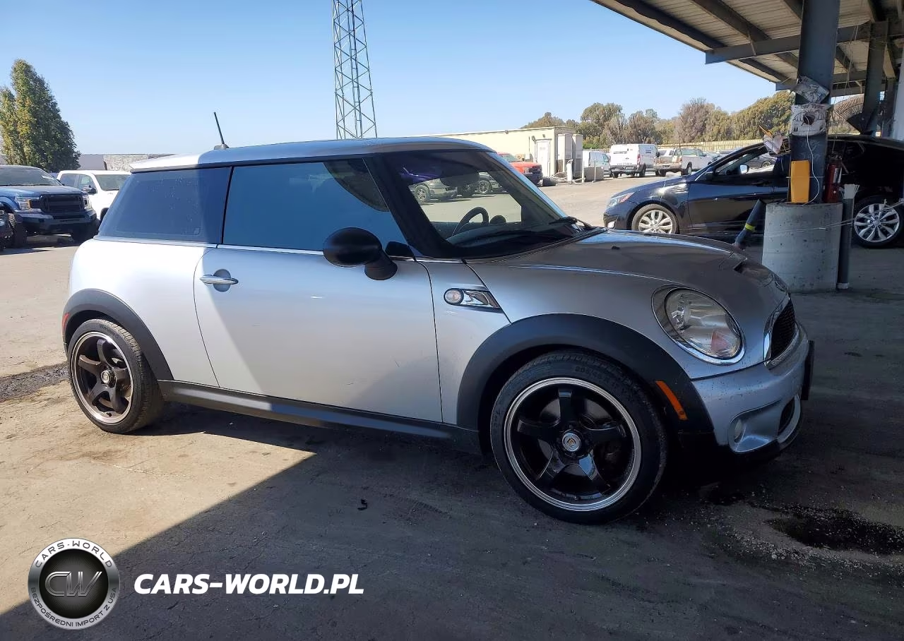 2008 Mini Cooper S VIN:WMWMF73518TV36852 - 4