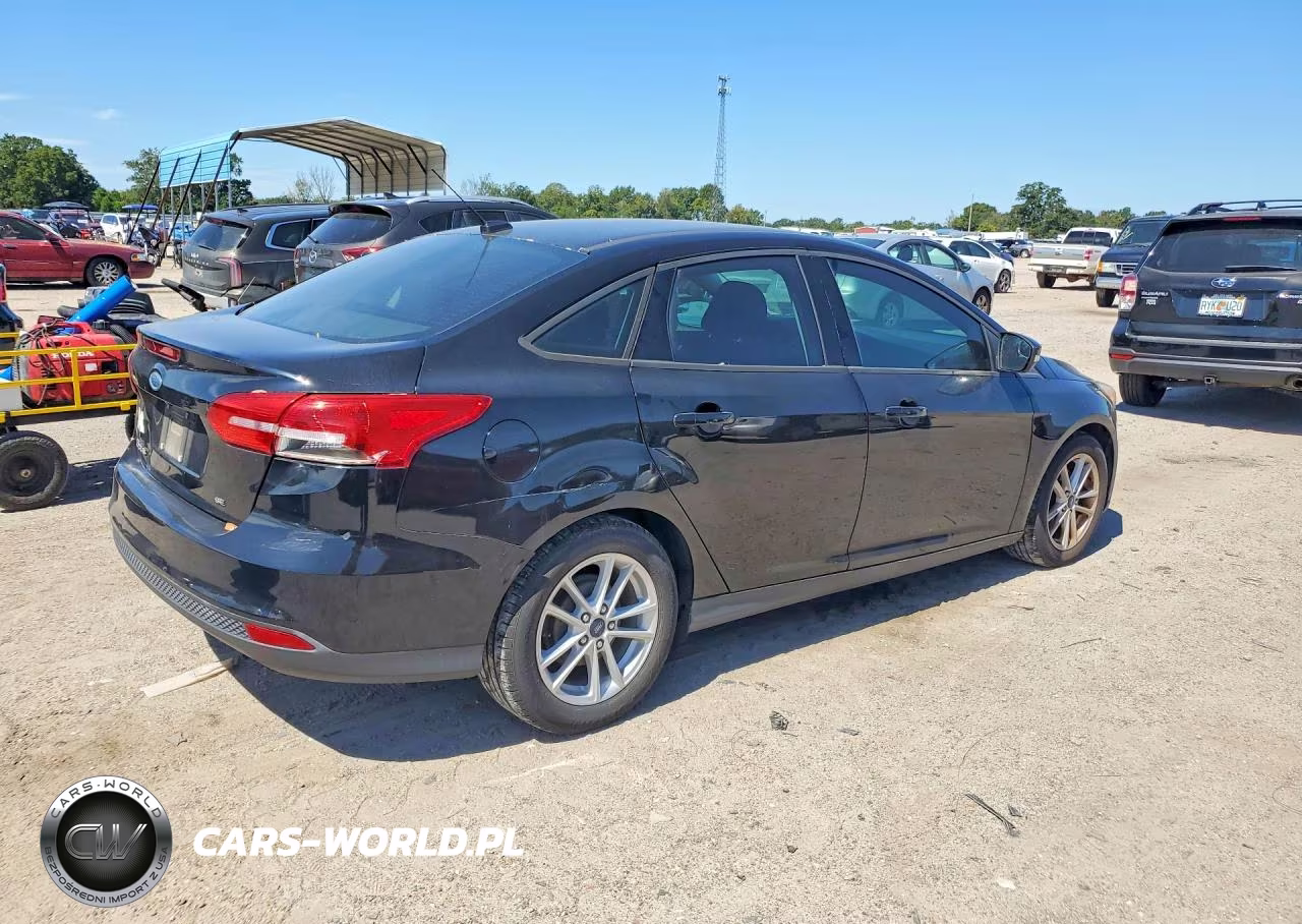 2017 Ford Focus Se VIN:1FADP3F21HL227835 - 3
