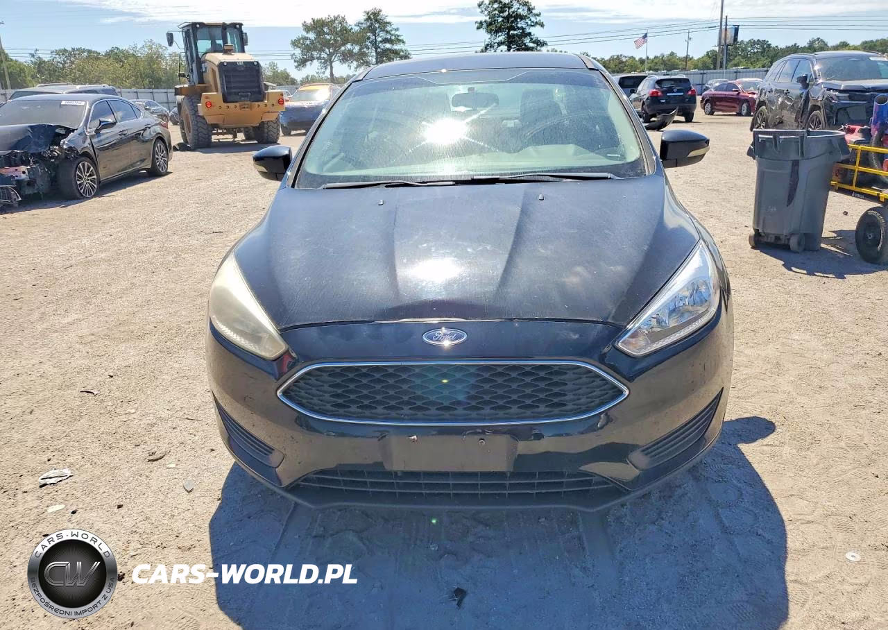 2017 Ford Focus Se VIN:1FADP3F21HL227835 - 5