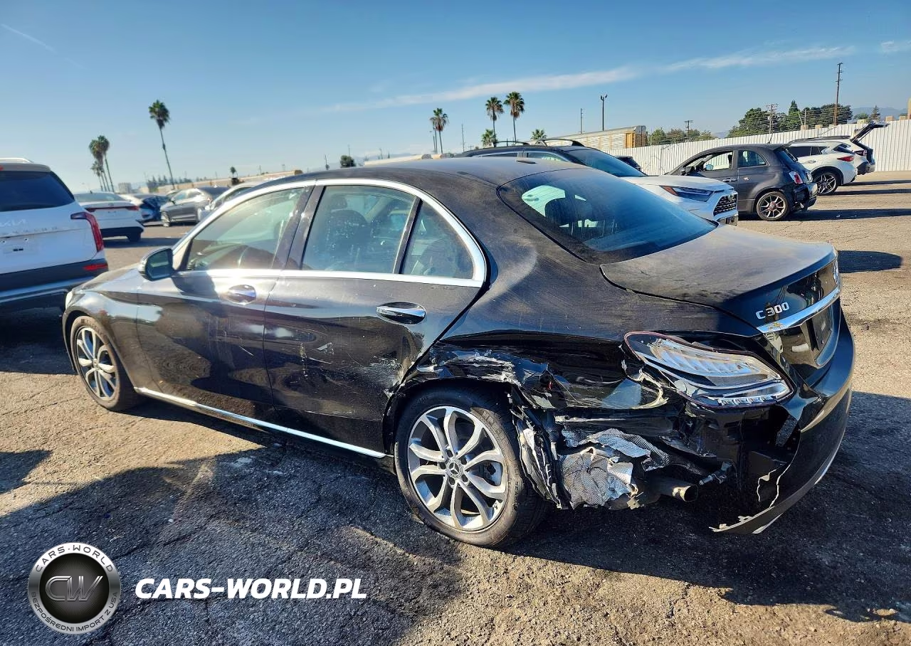 2018 Mercedes-Benz C 300 VIN:55SWF4JB2JU262569 - 2