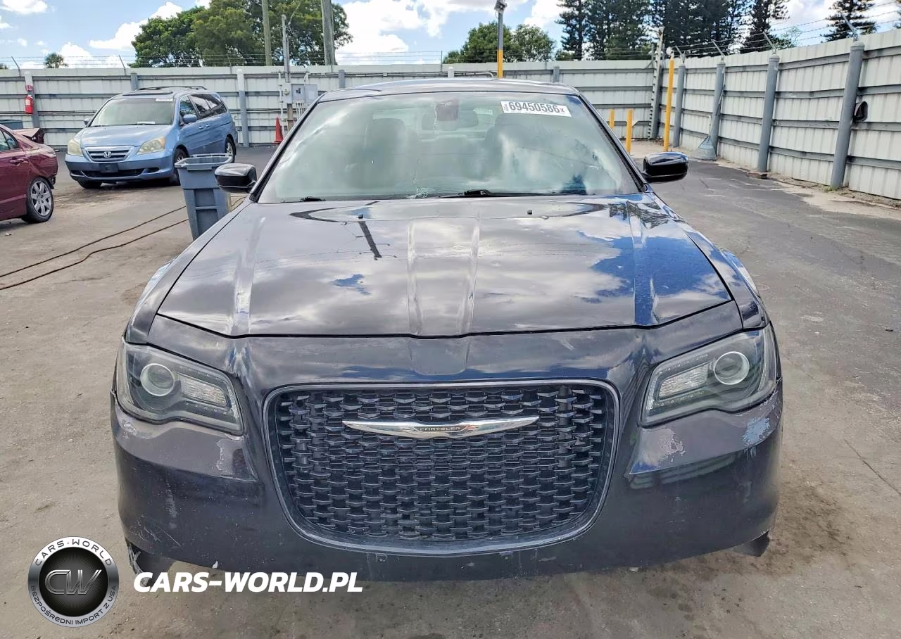 2018 Chrysler 300 S VIN:2C3CCABG6JH243320 - 5