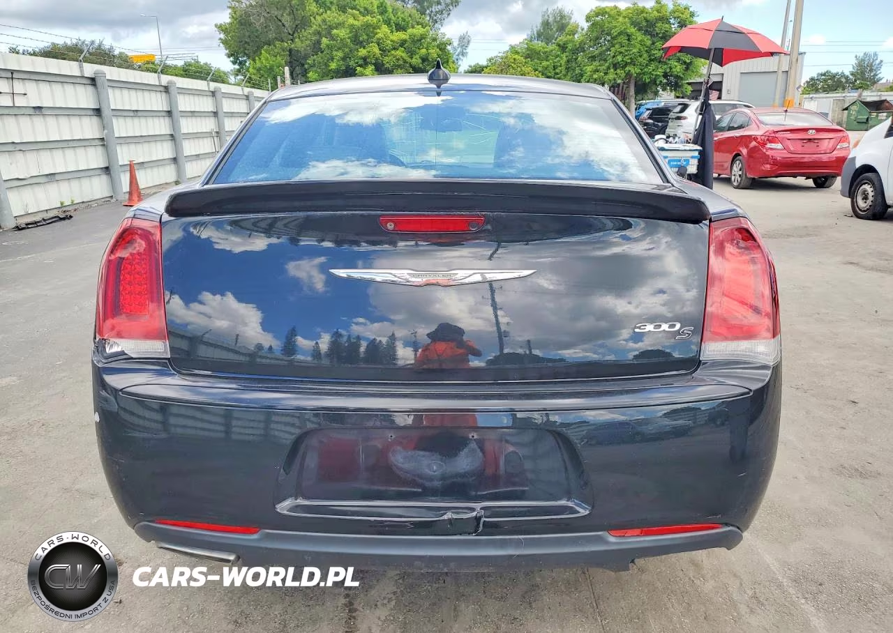 2018 Chrysler 300 S VIN:2C3CCABG6JH243320 - 6