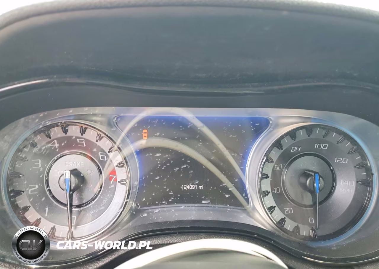 2018 Chrysler 300 S VIN:2C3CCABG6JH243320 - 9
