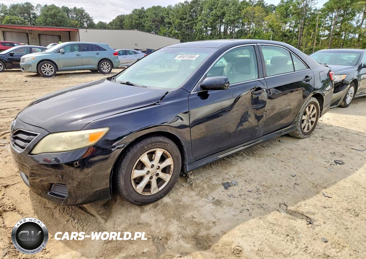 2011 Toyota Camry Le V6 – zdjęcie 1 z 13