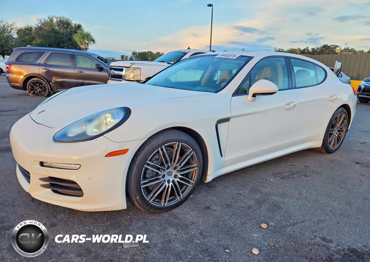 2015 Porsche Panamera 2