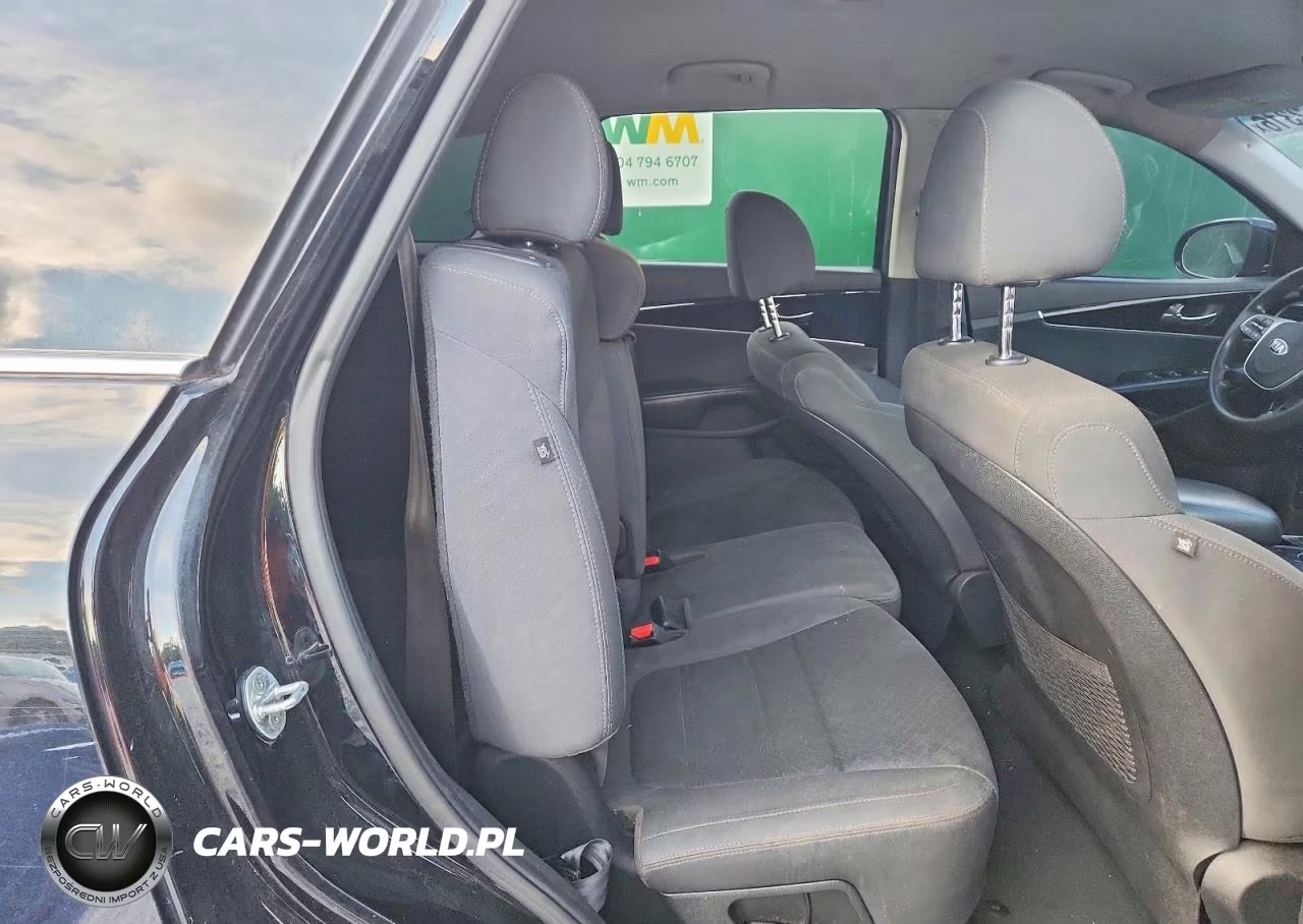 2020 Kia Sorento S VIN:5XYPG4A55LG615041 - 10