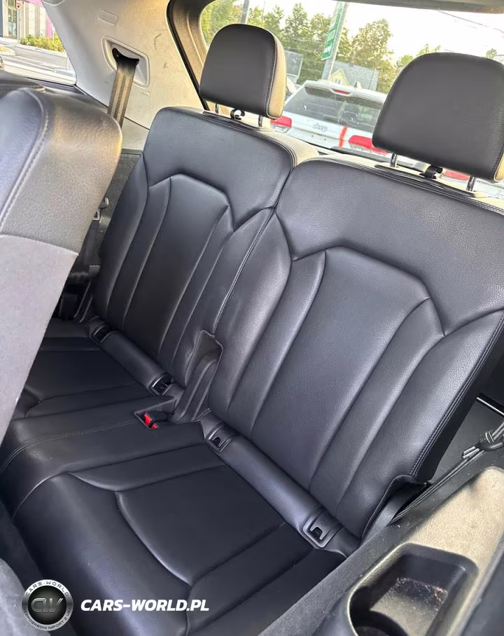 2018 Audi Q7 Premium Plus VIN:WA1LAAF73JD048990 - 12