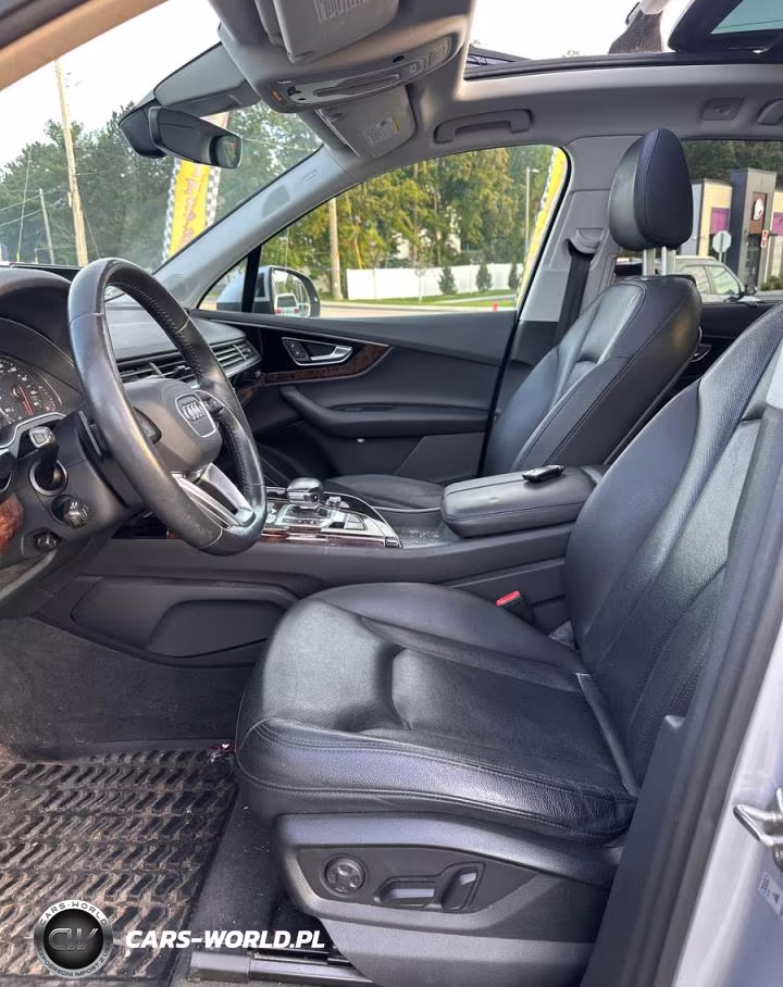 2018 Audi Q7 Premium Plus VIN:WA1LAAF73JD048990 - 5