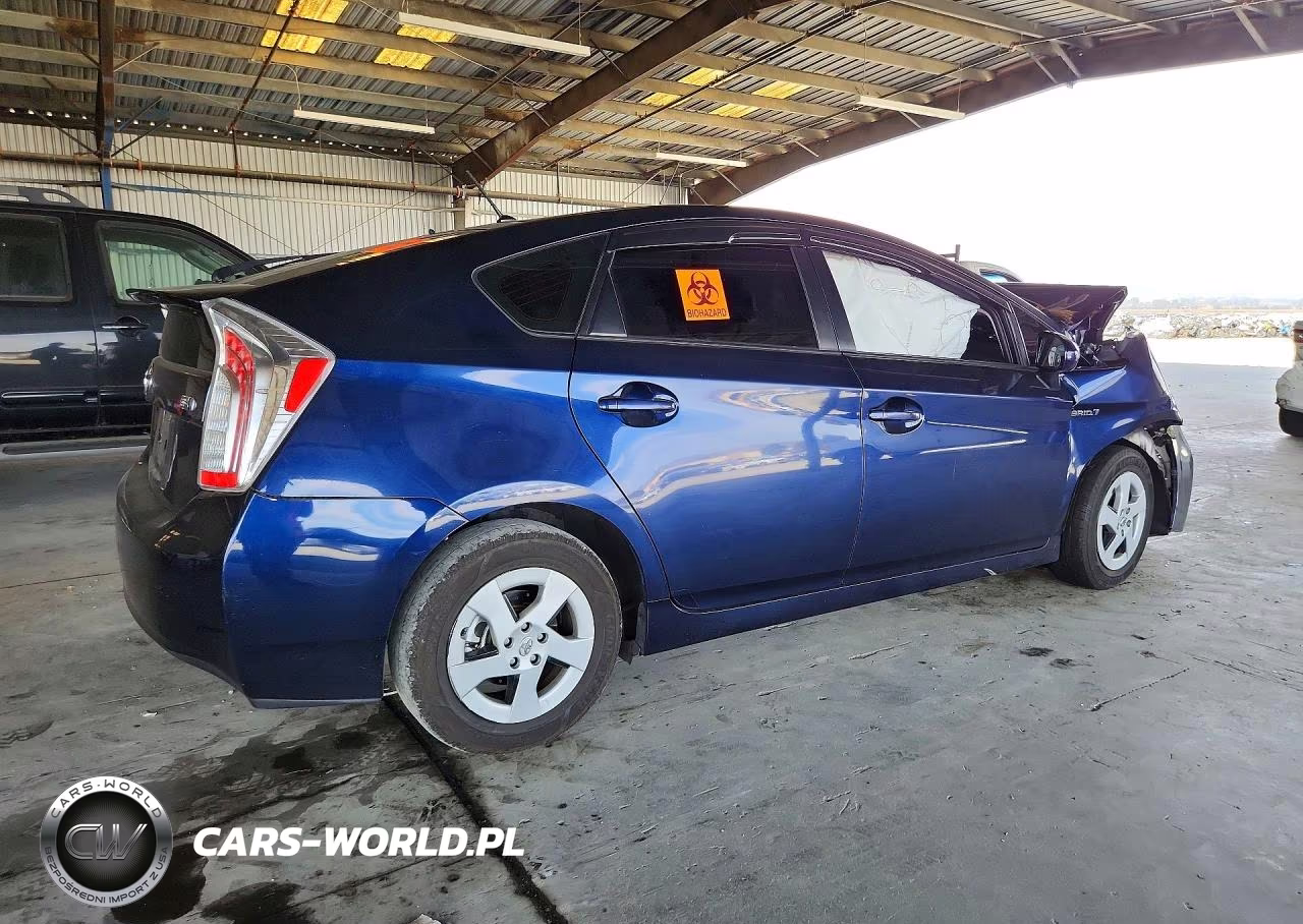 2015 Toyota Prius Two VIN:JTDKN3DU8F1905288 - 3