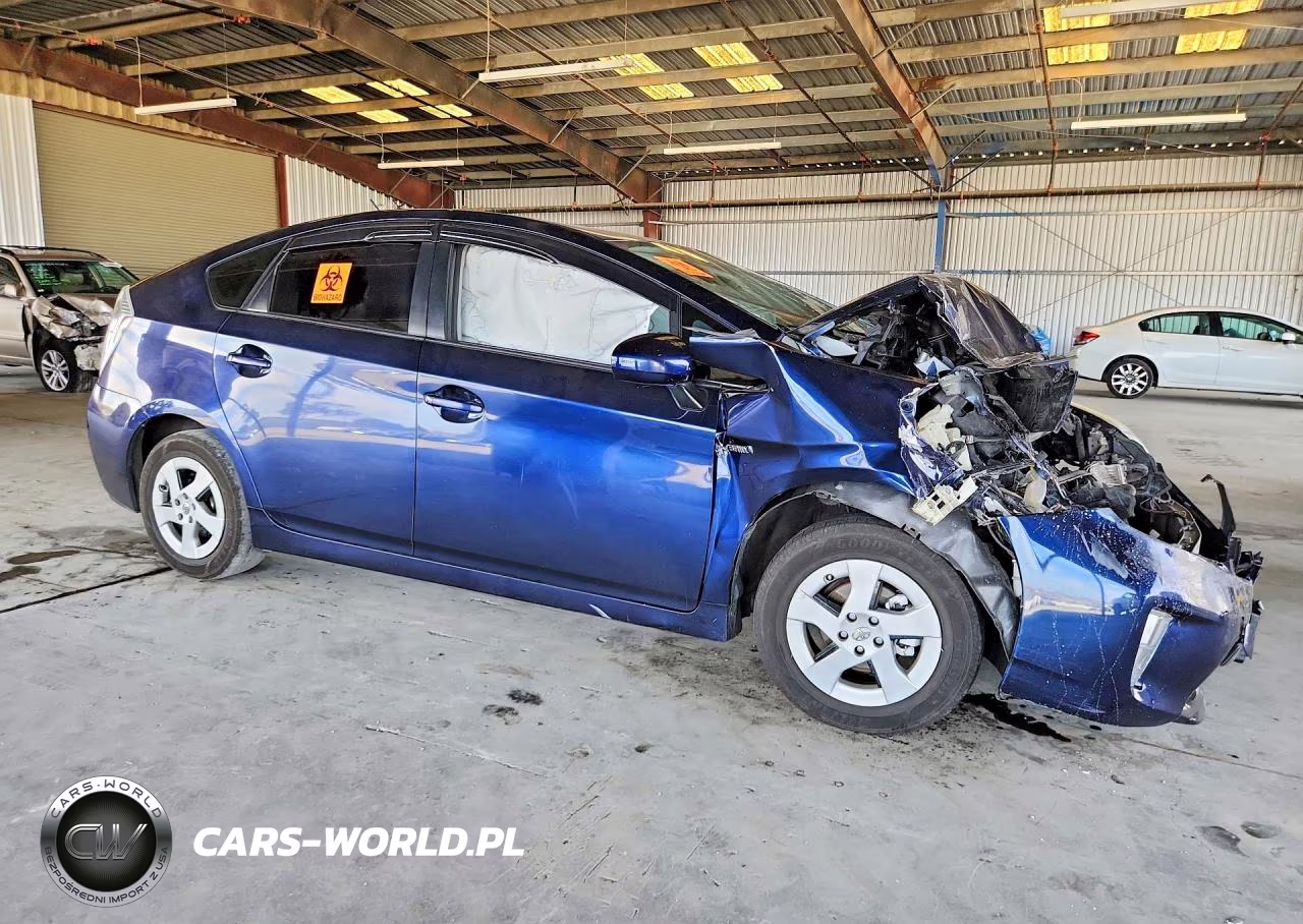 2015 Toyota Prius Two VIN:JTDKN3DU8F1905288 - 4