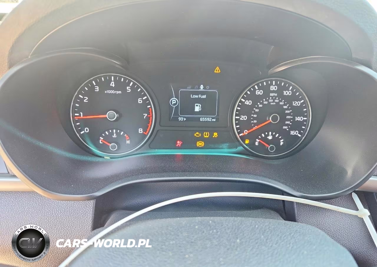 2018 Kia Optima S VIN:5XXGT4L35JG243662 - 9