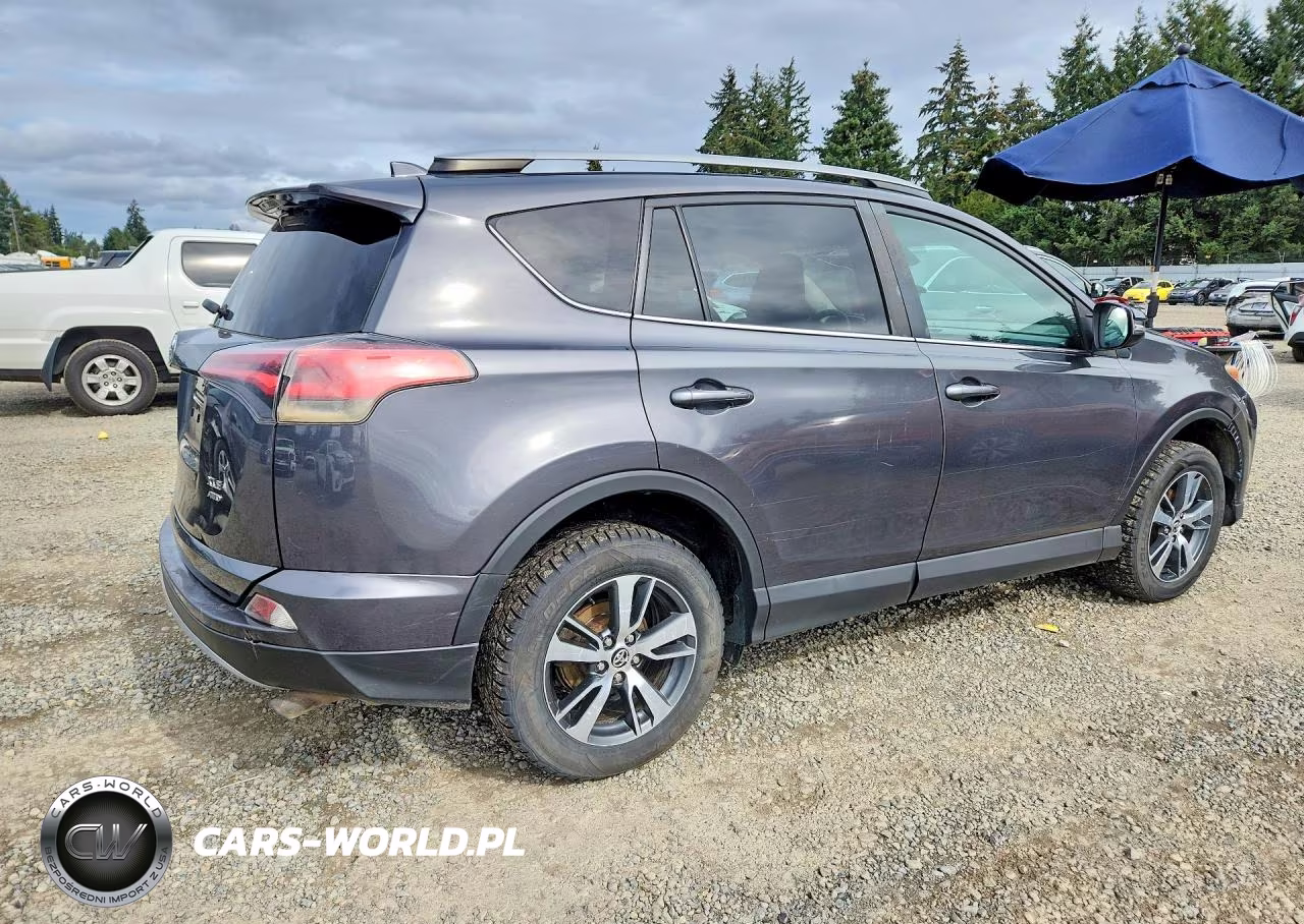 2018 Toyota Rav4 Xle VIN:2T3RFREVXJW847121 - 3