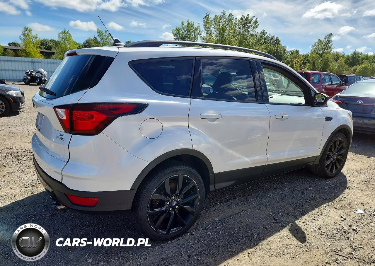 2019 Ford Escape Se VIN:1FMCU9GD8KUB41159 - 3