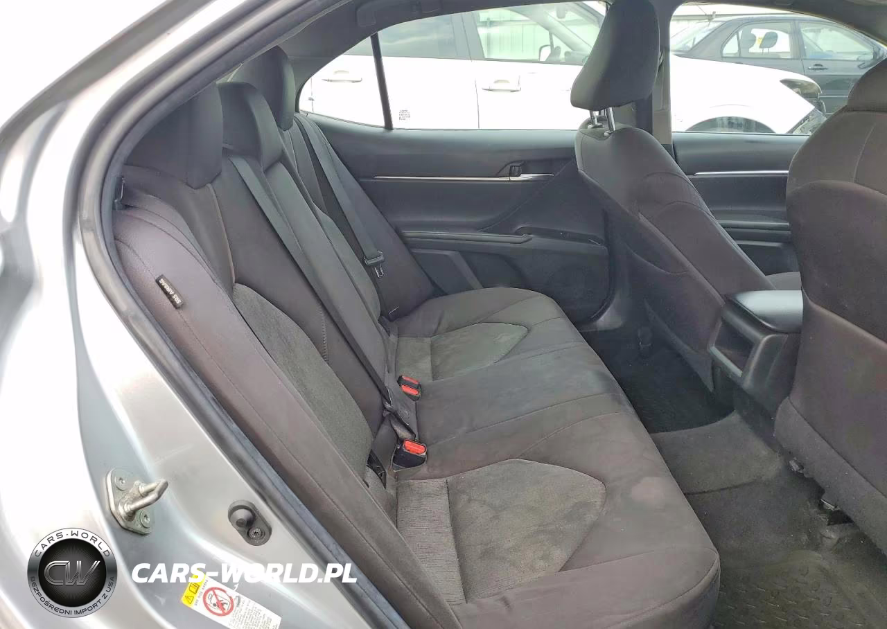 2018 Toyota Camry Le VIN:4T1B11HK2JU127873 - 10