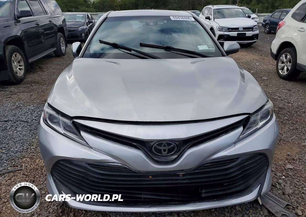 2018 Toyota Camry Le VIN:4T1B11HK2JU127873 - 5