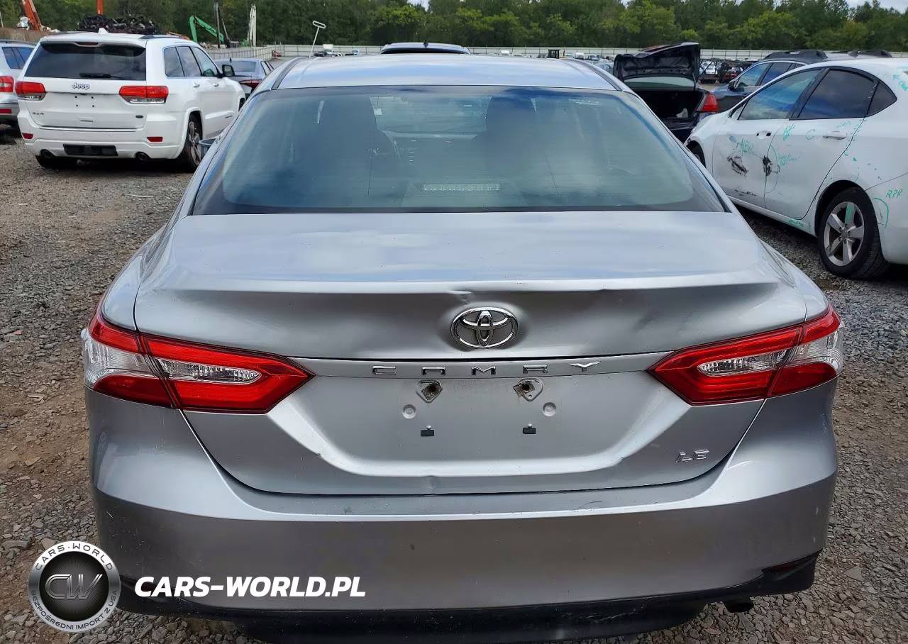 2018 Toyota Camry Le VIN:4T1B11HK2JU127873 - 6