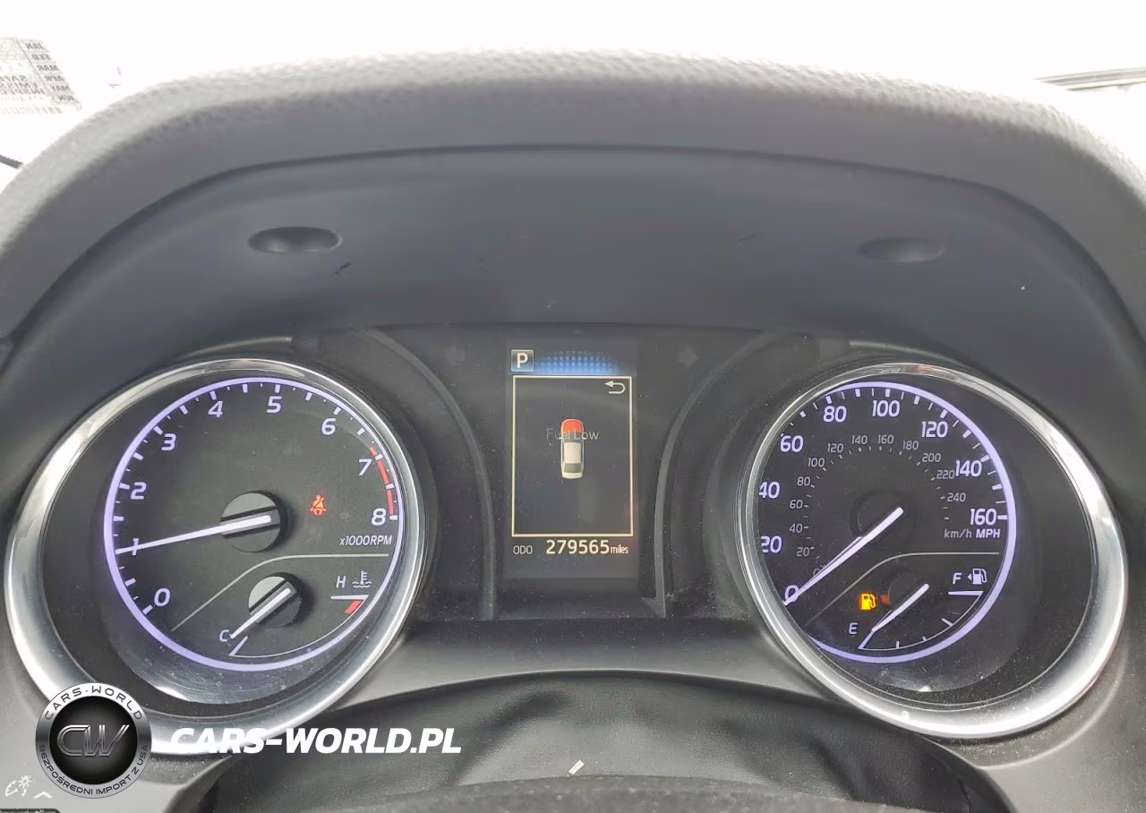2018 Toyota Camry Le VIN:4T1B11HK2JU127873 - 9