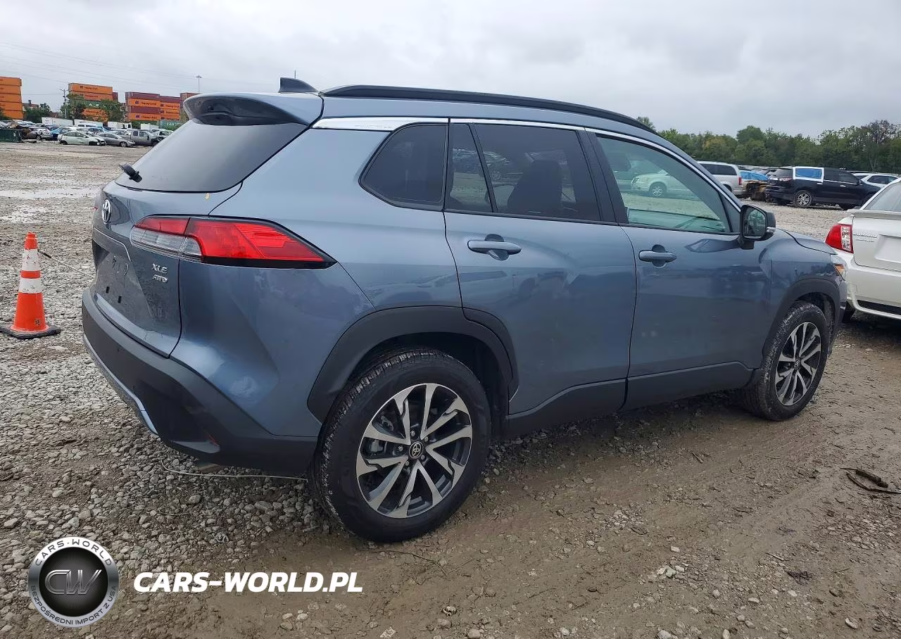 2025 Toyota Corolla Cross Xle VIN:7MUDAABG2SV131774 - 3