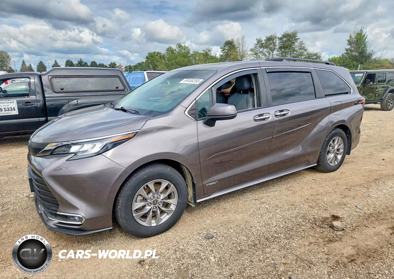 2021 Toyota Sienna Xle