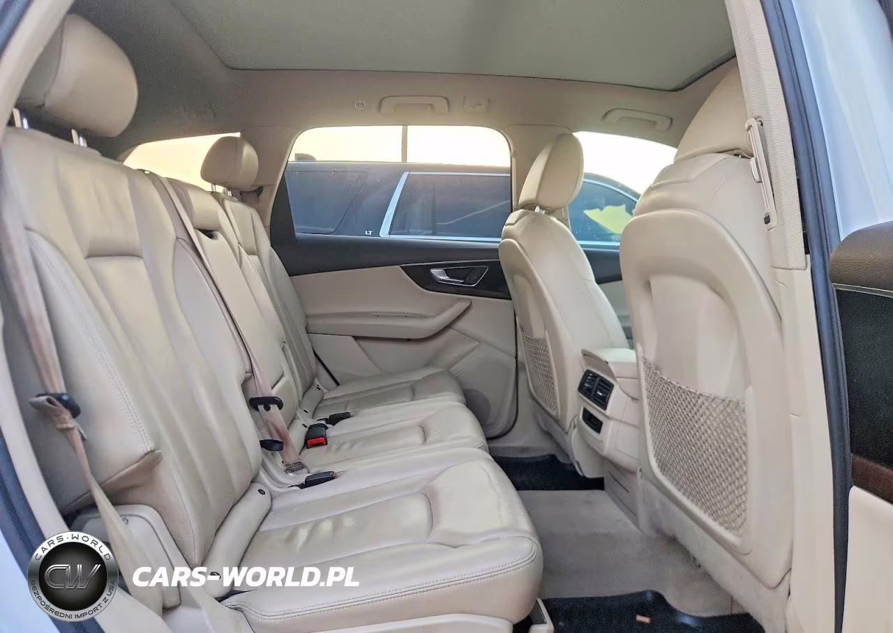2017 Audi Q7 Premium Plus VIN:WA1LAAF73HD036378 - 10