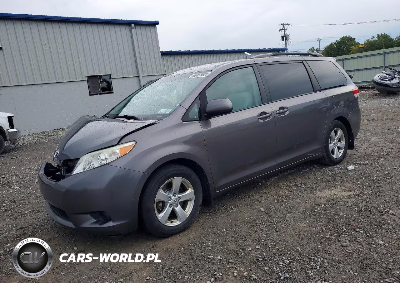 2011 Toyota Sienna Le – zdjęcie 1 z 14