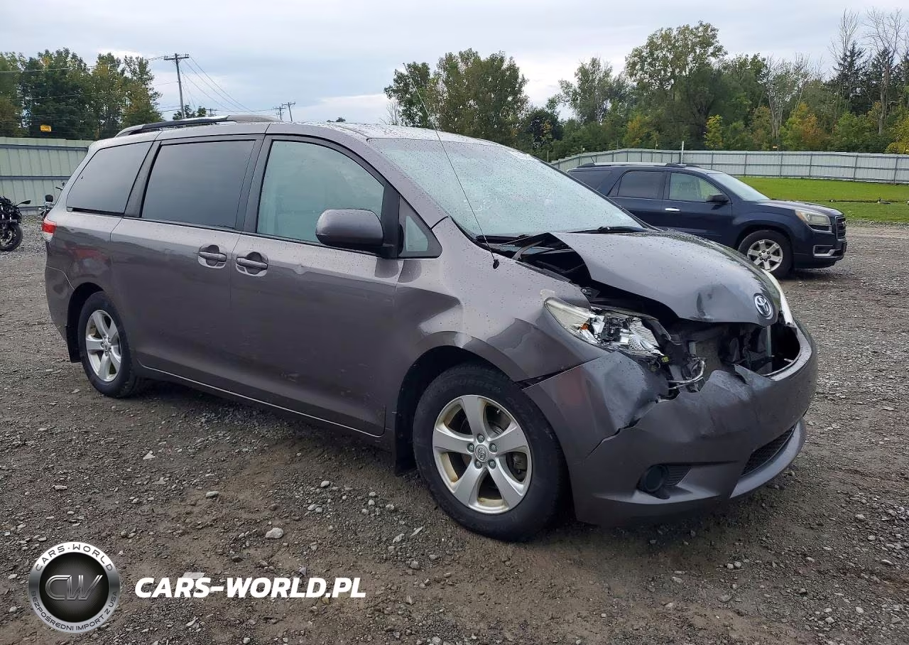 2011 Toyota Sienna Le VIN:5TDKK3DC5BS103794 - 4