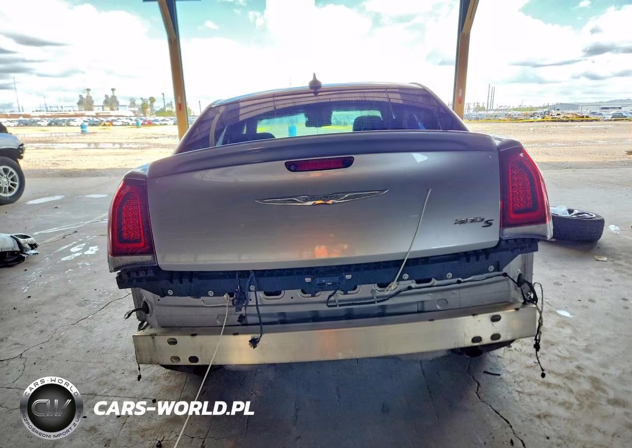 2018 Chrysler 300 S VIN:2C3CCABG2JH223288 - 6