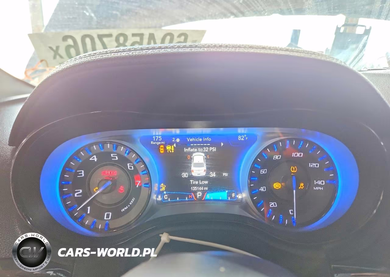 2018 Chrysler 300 S VIN:2C3CCABG2JH223288 - 9