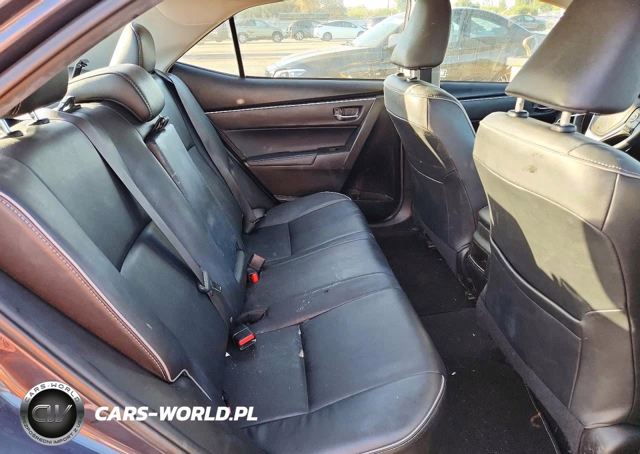 2018 Toyota Corolla Xle VIN:5YFBURHE3JP832070 - 10