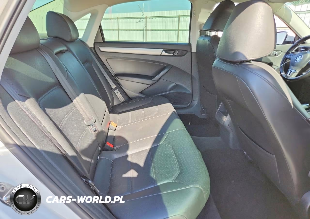 2015 Volkswagen Passat S VIN:1VWAT7A38FC100252 - 10