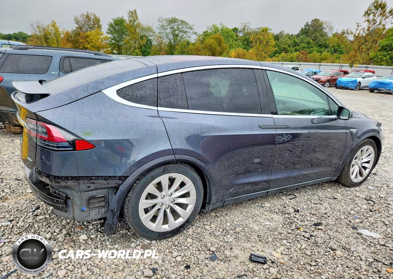 2016 Tesla Model X VIN:5YJXCBE29GF011912 - 3