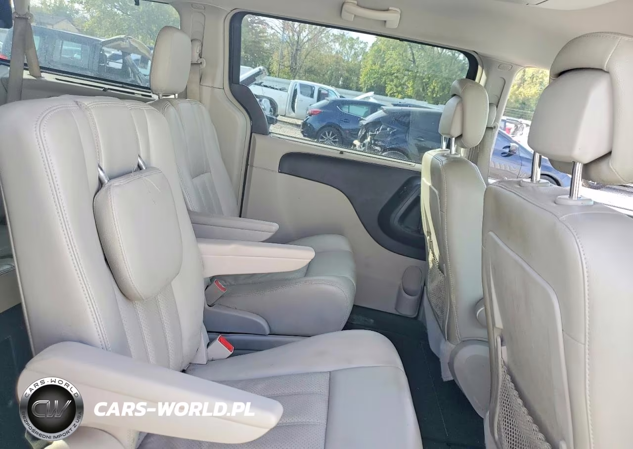 2011 Chrysler Town & Country Touring L VIN:2A4RR8DG2BR682238 - 11