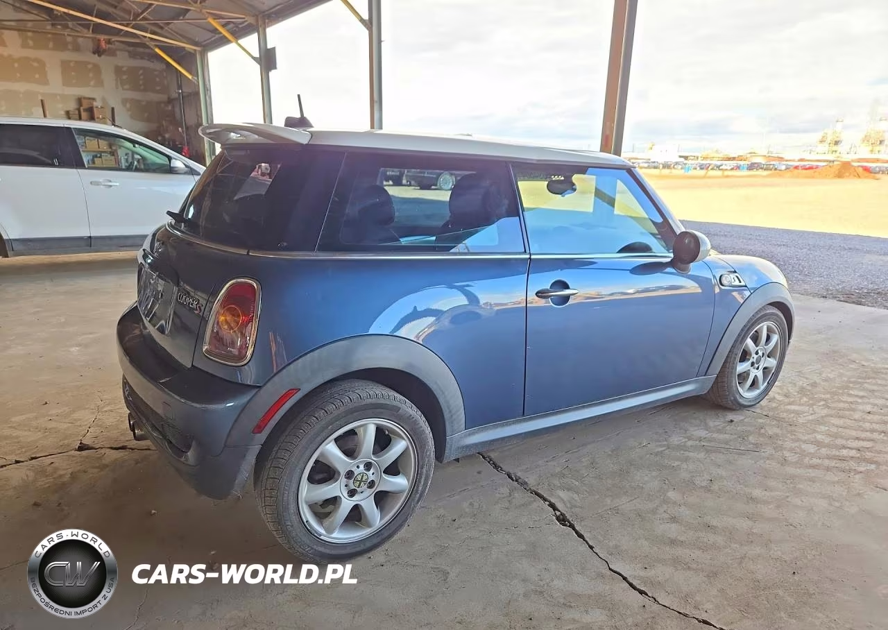 2010 Mini Cooper S VIN:WMWMF7C59ATZ72838 - 3