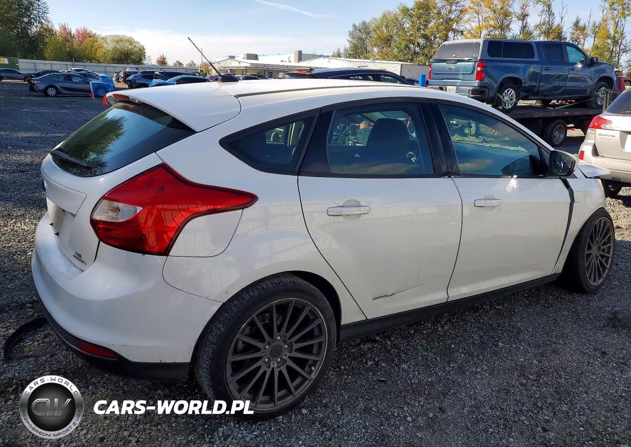 2012 Ford Focus Se VIN:1FAHP3K29CL433386 - 3