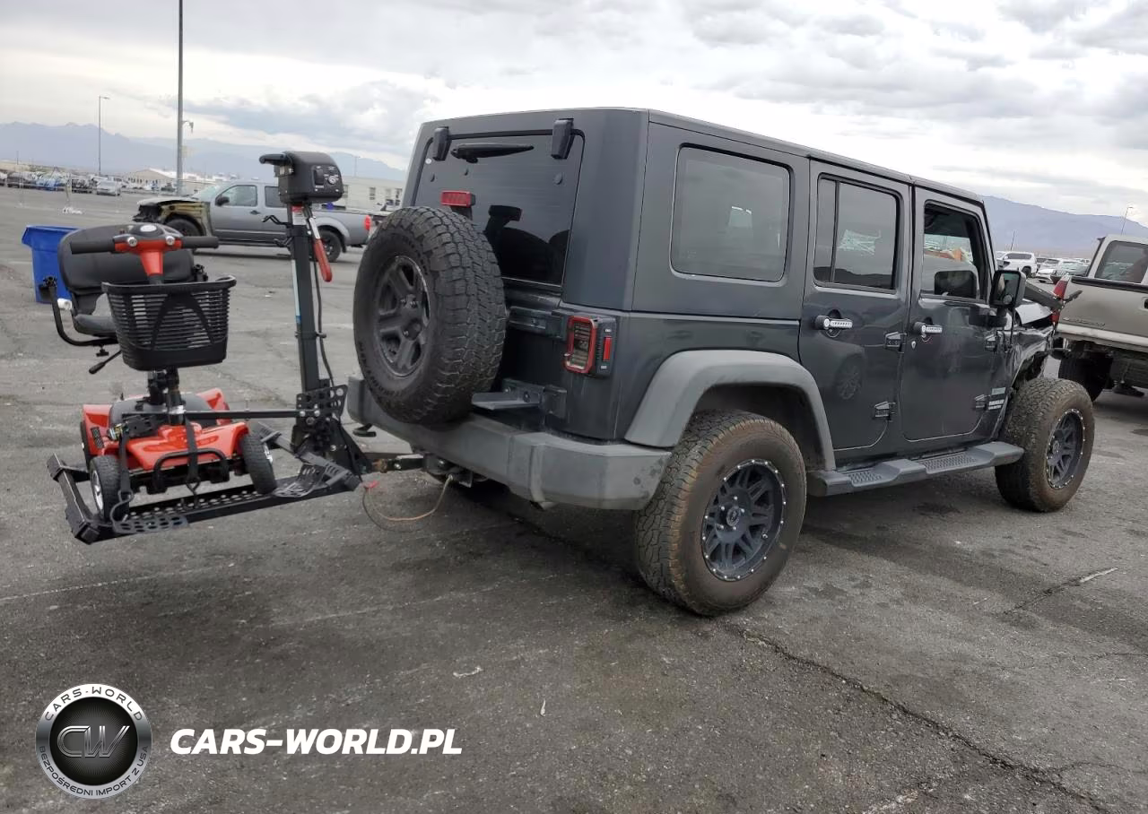 2010 Jeep Wrangler Unlimited Sport VIN:1J4BA3H14AL151003 - 3