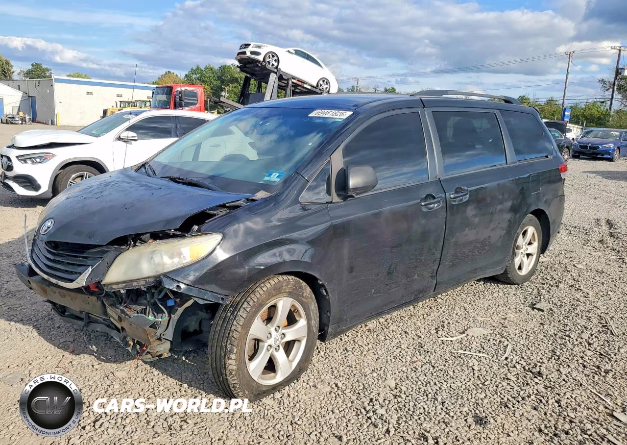 2011 Toyota Sienna Le – zdjęcie 1 z 14