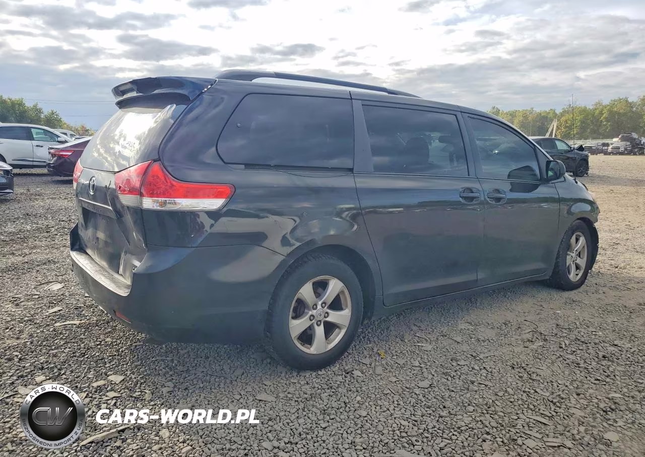 2011 Toyota Sienna Le VIN:5TDKK3DC7BS140894 - 3