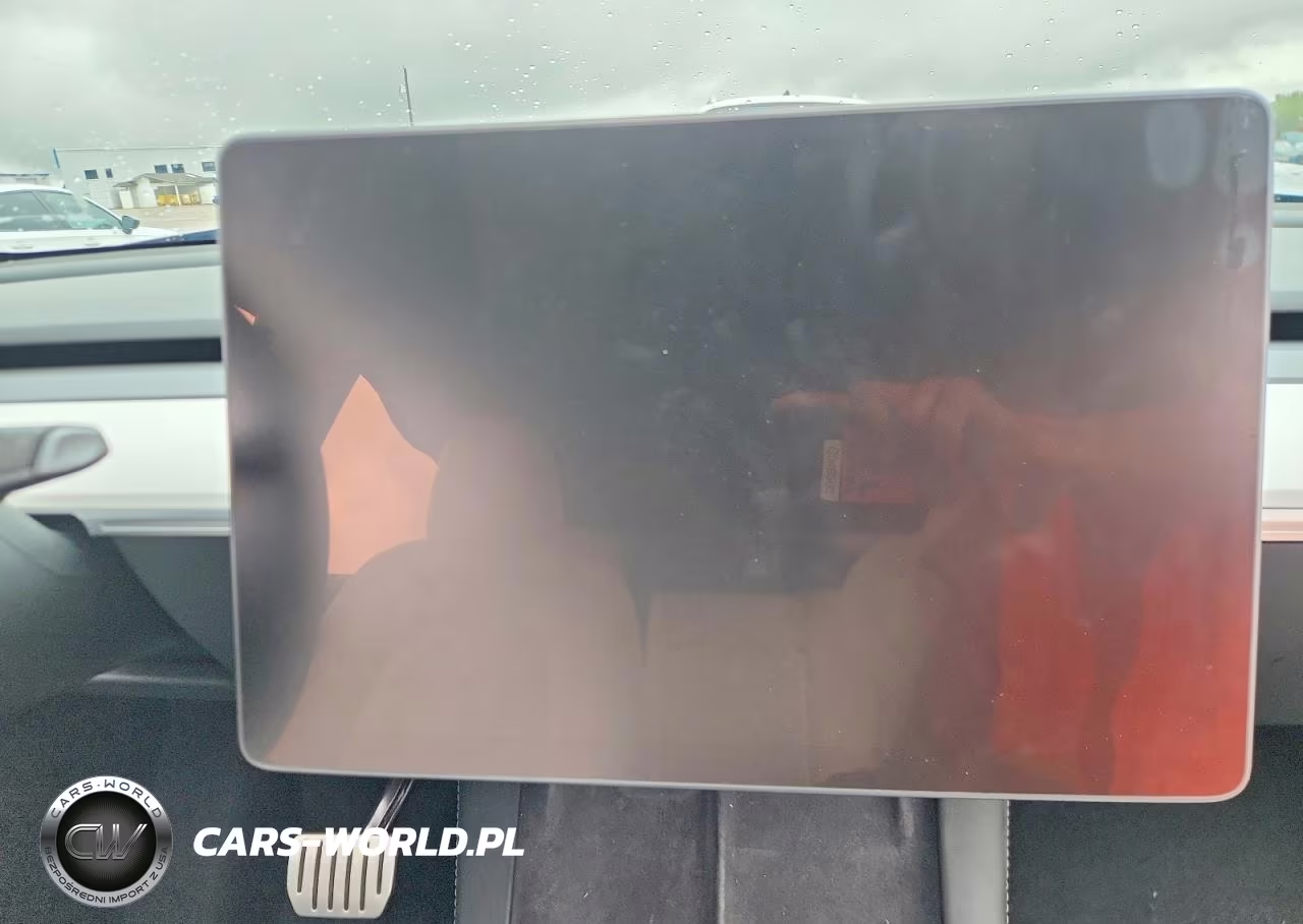 2024 Tesla Model Y VIN:7SAYGDEF7RA309045 - 9