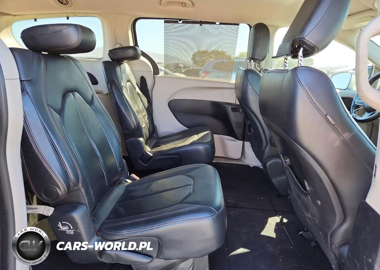 2017 Chrysler Pacifica Touring L VIN:2C4RC1BG3HR733739 - 11