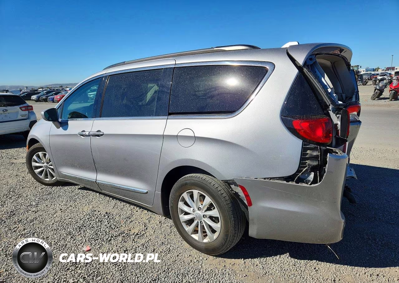 2017 Chrysler Pacifica Touring L VIN:2C4RC1BG3HR733739 - 2